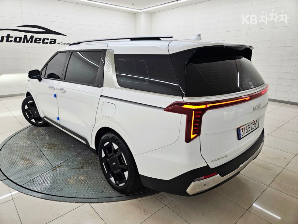 Kia Carnival — miniaturë 5