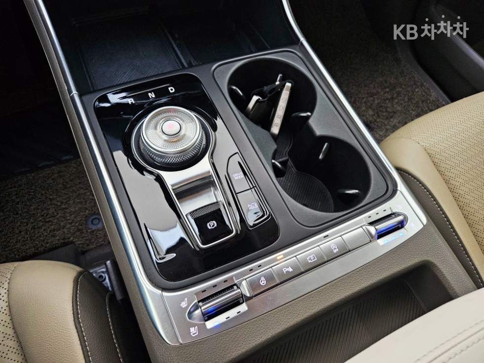 Kia Carnival — miniaturë 10