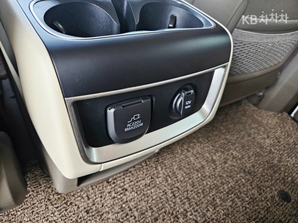 Kia Carnival — miniaturë 19