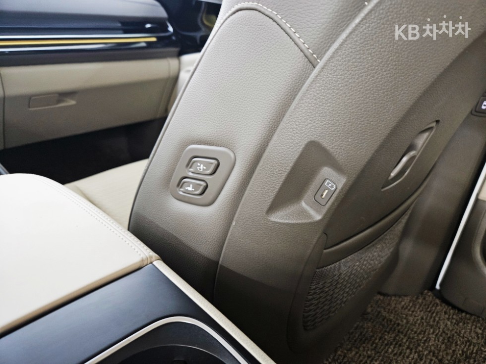 Kia Carnival — miniaturë 20