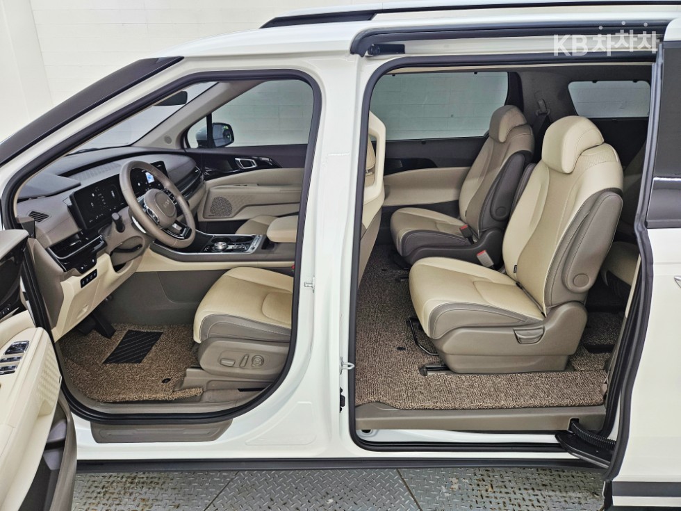 Kia Carnival — miniaturë 23