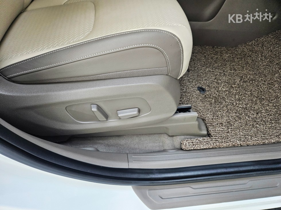 Kia Carnival — miniaturë 30