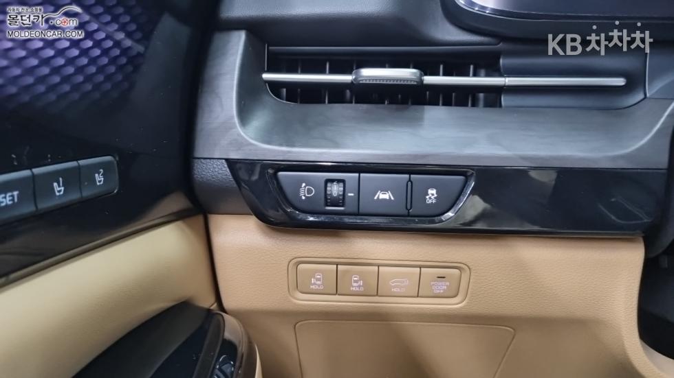 Kia Carnival — miniaturë 16