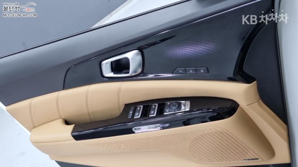 Kia Carnival — miniaturë 17