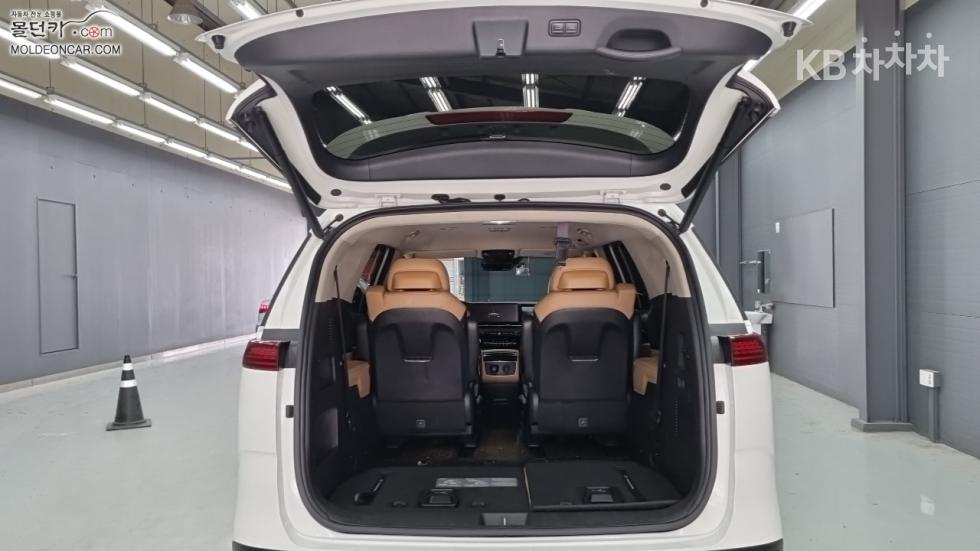 Kia Carnival — miniaturë 18