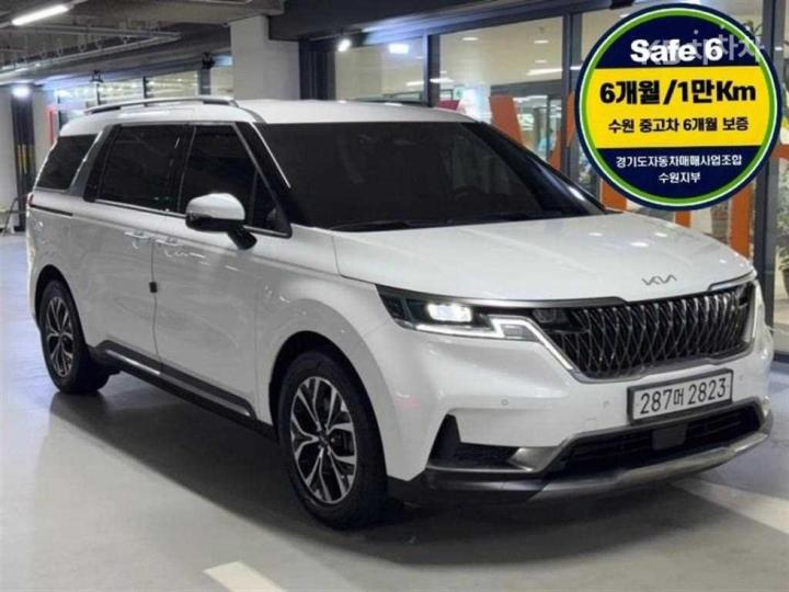 Kia Carnival Gasoline 9-Seater Noblesse — foto 1
