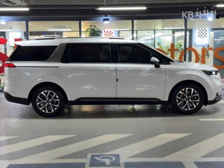 Kia Carnival — miniaturë 3