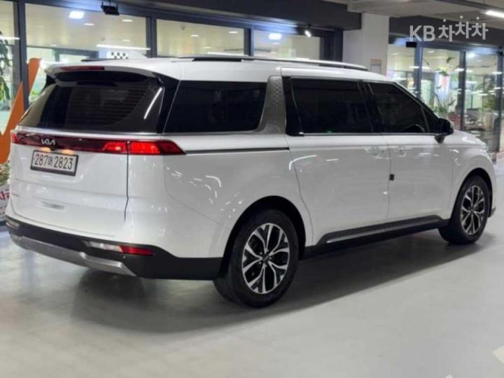 Kia Carnival — miniaturë 4