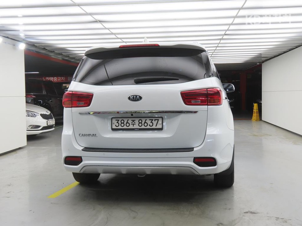 Kia Carnival — miniaturë 3