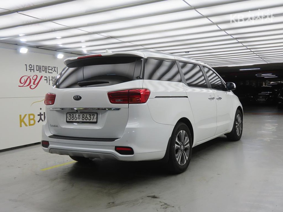 Kia Carnival — miniaturë 4