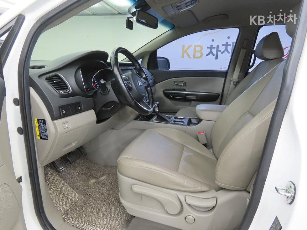 Kia Carnival — miniaturë 5