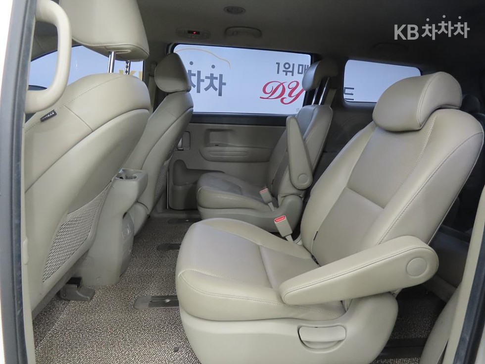 Kia Carnival — miniaturë 6