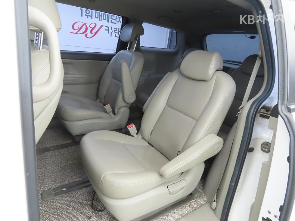 Kia Carnival — miniaturë 7