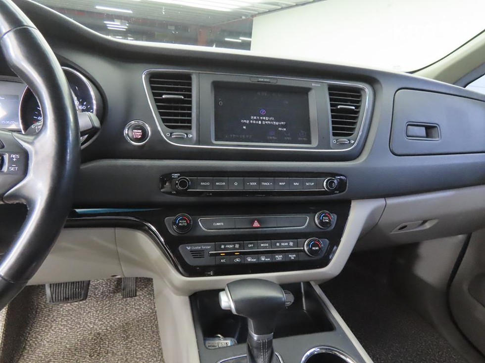 Kia Carnival — miniaturë 11