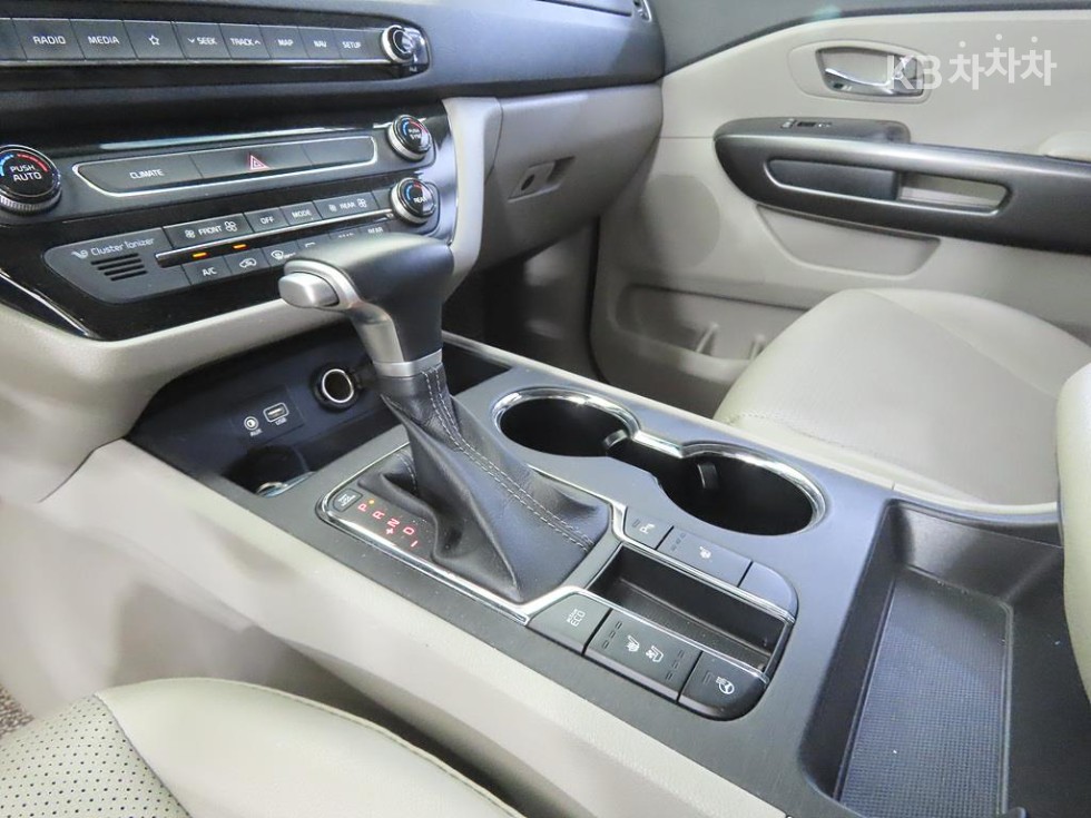 Kia Carnival — miniaturë 12