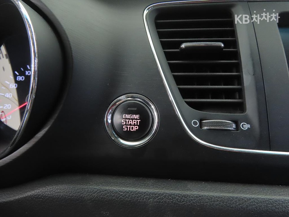 Kia Carnival — miniaturë 15