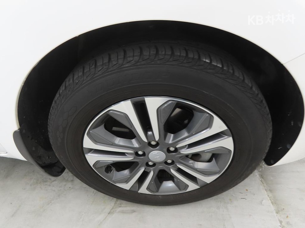 Kia Carnival — miniaturë 20