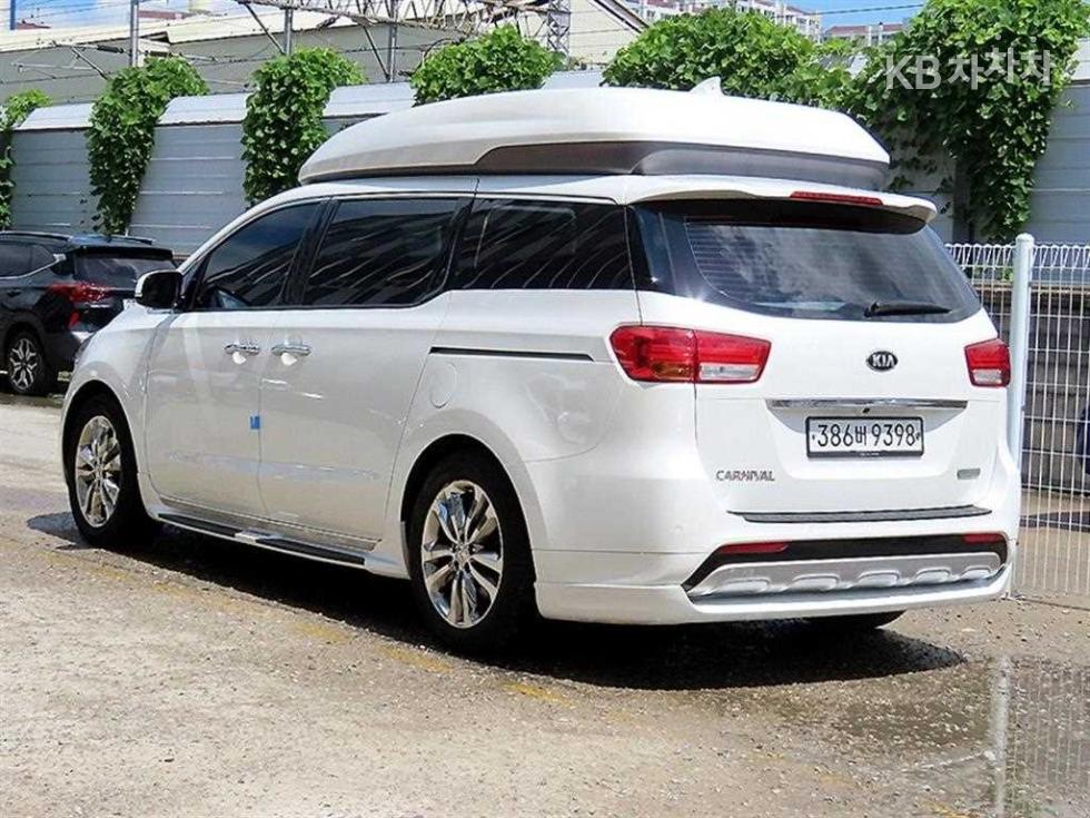 Kia Carnival — miniaturë 4