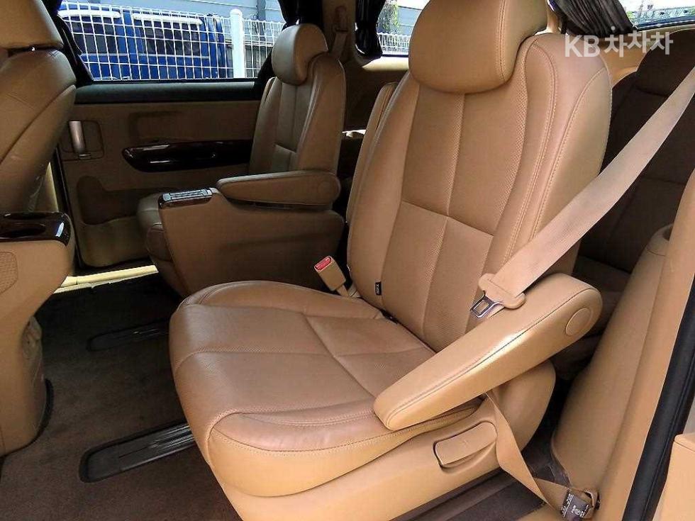 Kia Carnival — miniaturë 18