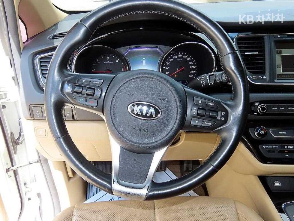 Kia Carnival — miniaturë 9