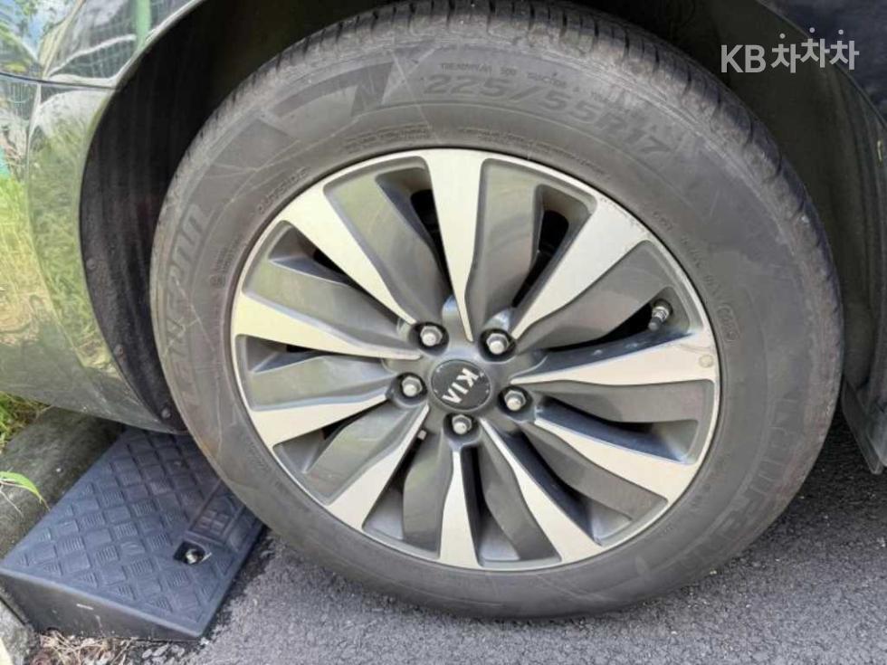 Kia K7 — miniaturë 8