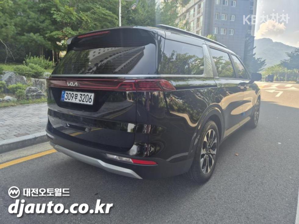 Kia Carnival — miniaturë 4