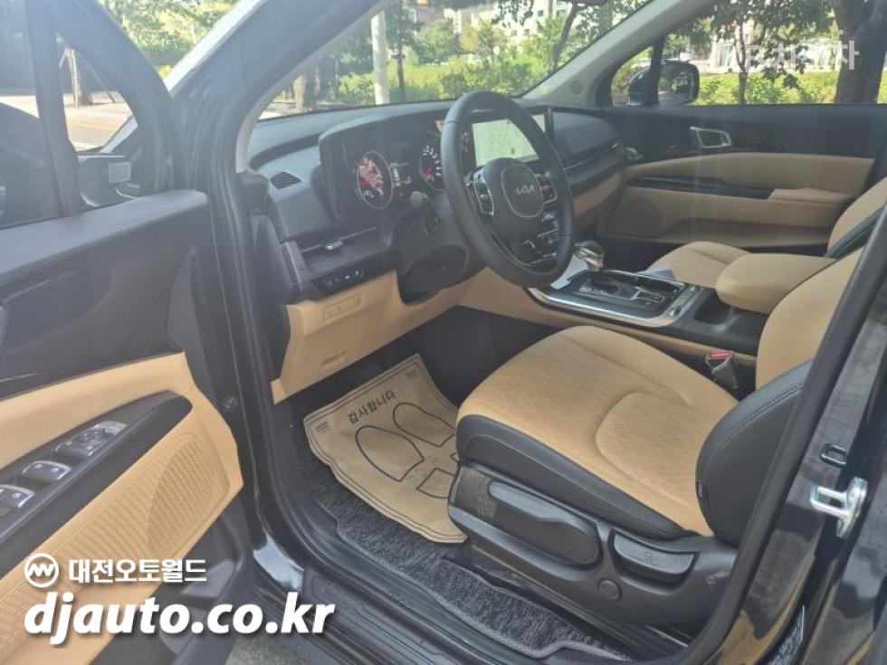 Kia Carnival — miniaturë 7