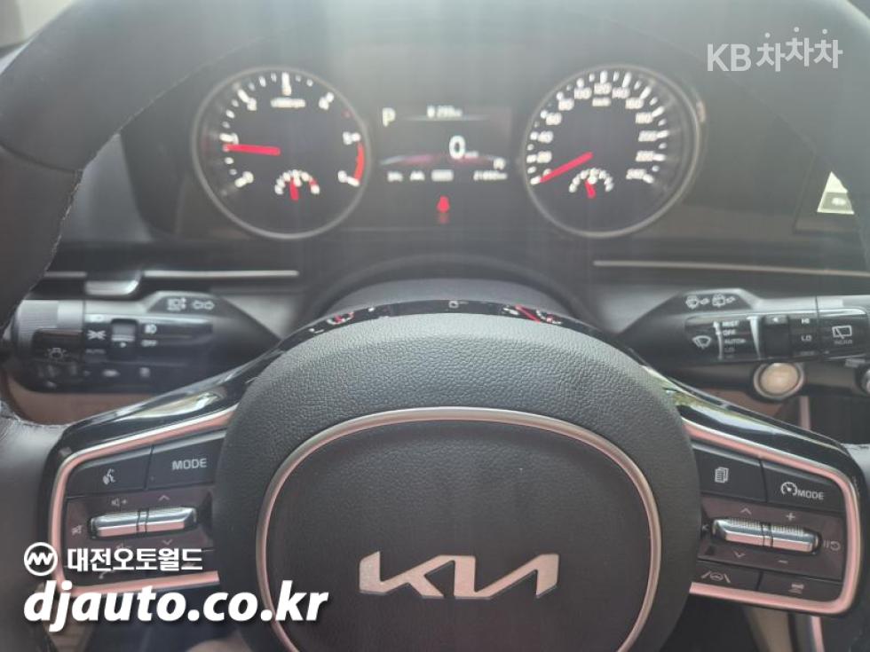 Kia Carnival — miniaturë 9