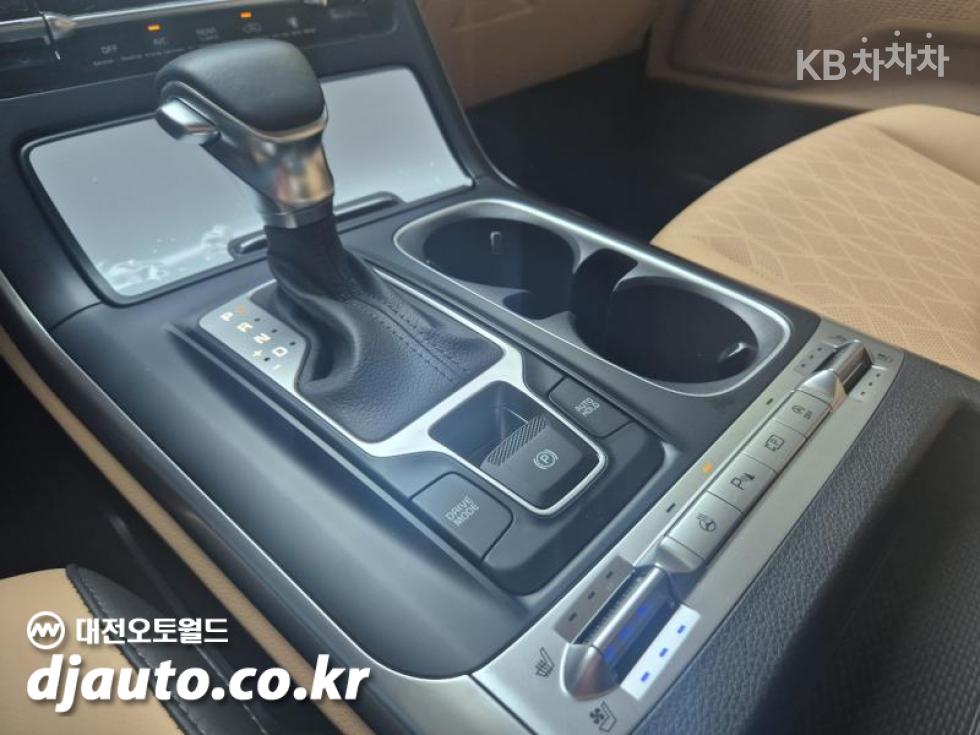 Kia Carnival — miniaturë 10
