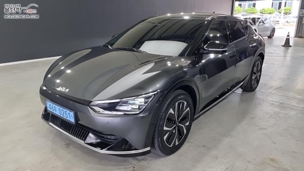기아 EV6 2022년식 기아 EV6 롱 레인지 2WD 어스
