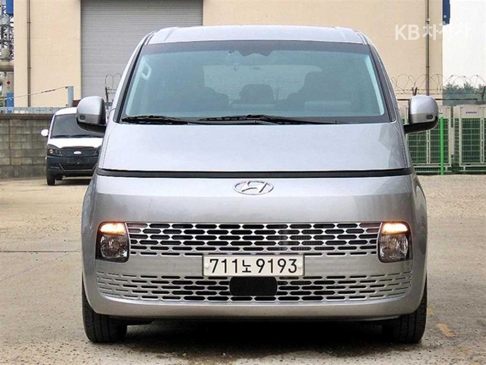 Hyundai Staria 2.2 투어러 11 AWD 모던 — foto 1