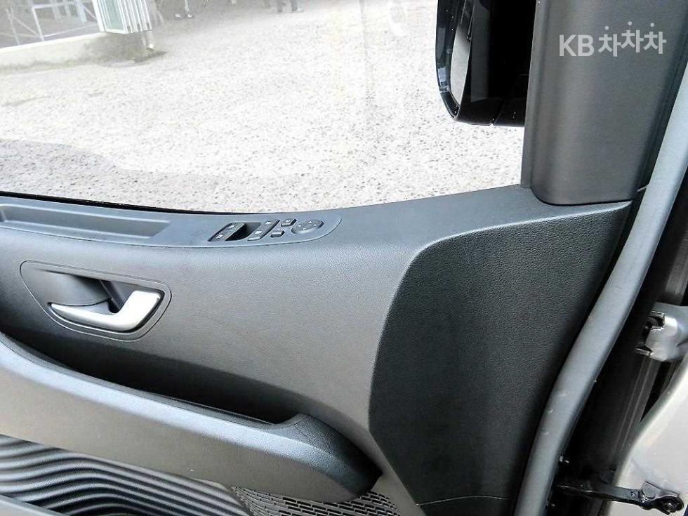 Hyundai Staria — miniaturë 12