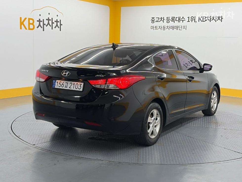 Hyundai Avante — miniaturë 4