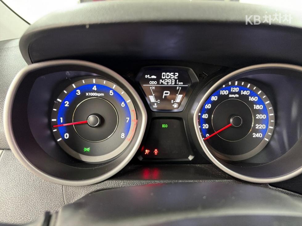 Hyundai Avante — miniaturë 6