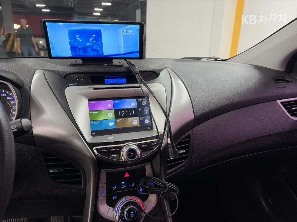Hyundai Avante — miniaturë 10