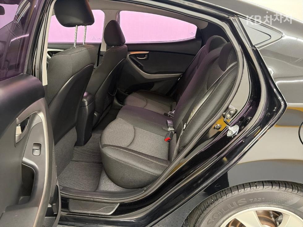 Hyundai Avante — miniaturë 12