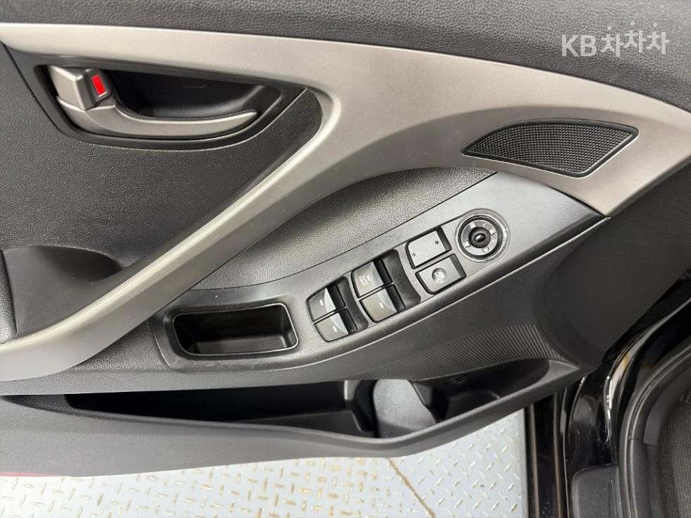 Hyundai Avante — miniaturë 15