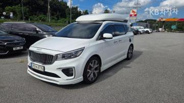 Kia Carnival 7-Seater Hi-Limousine President — foto 1