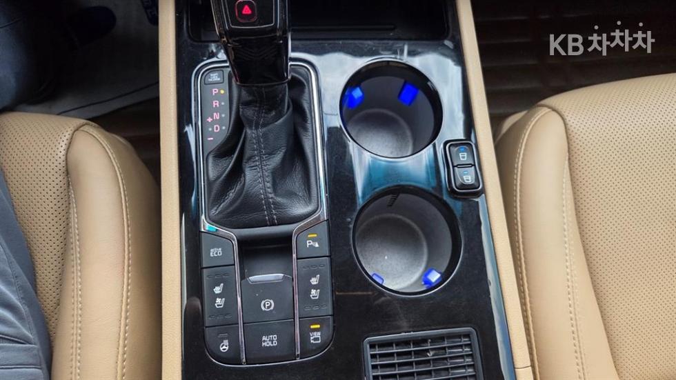 Kia Carnival — miniaturë 6