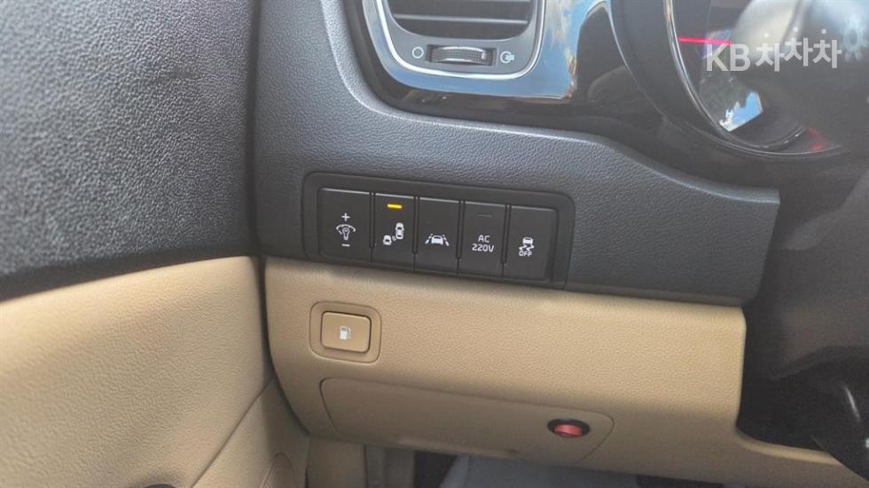 Kia Carnival — miniaturë 7