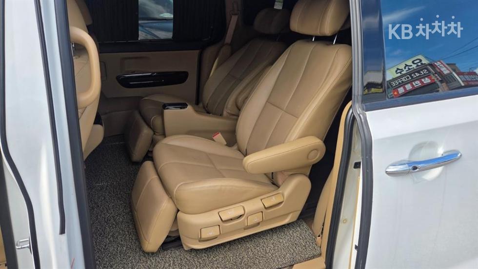 Kia Carnival — miniaturë 8