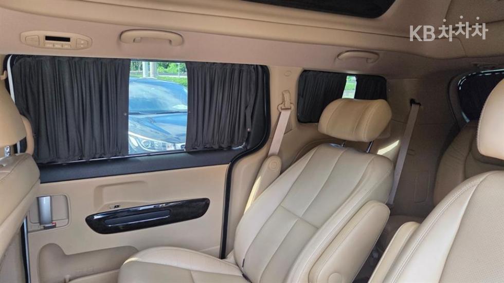 Kia Carnival — miniaturë 11