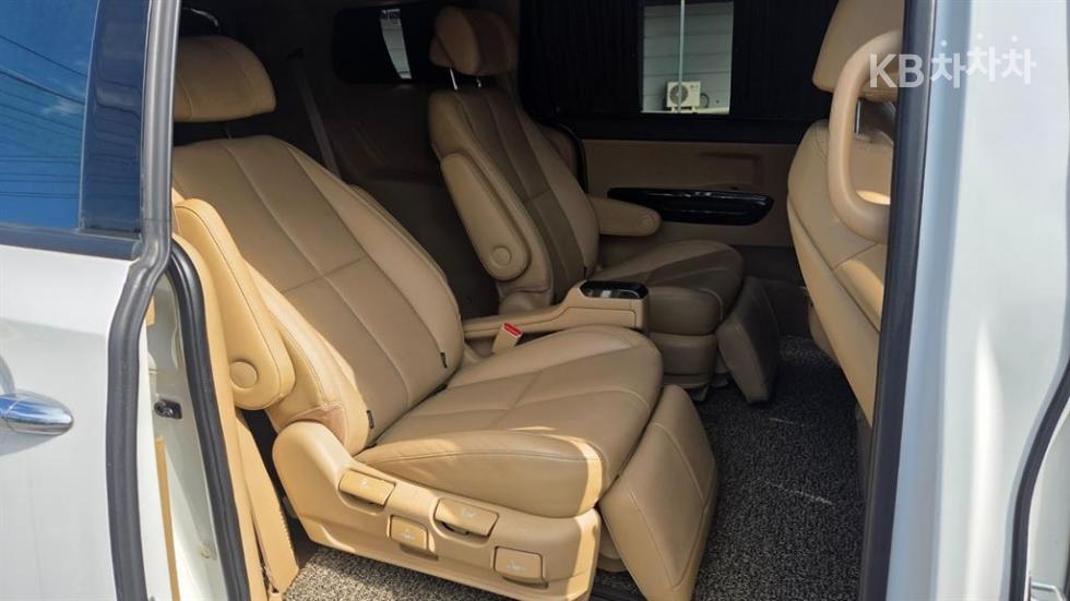 Kia Carnival — miniaturë 14