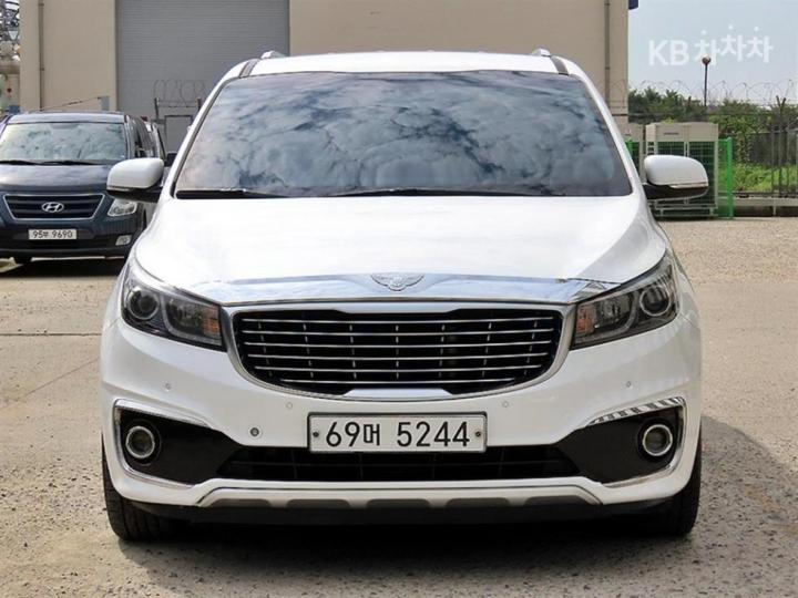 Kia Carnival 9  seats 2.2  diesel  prestige — foto 1
