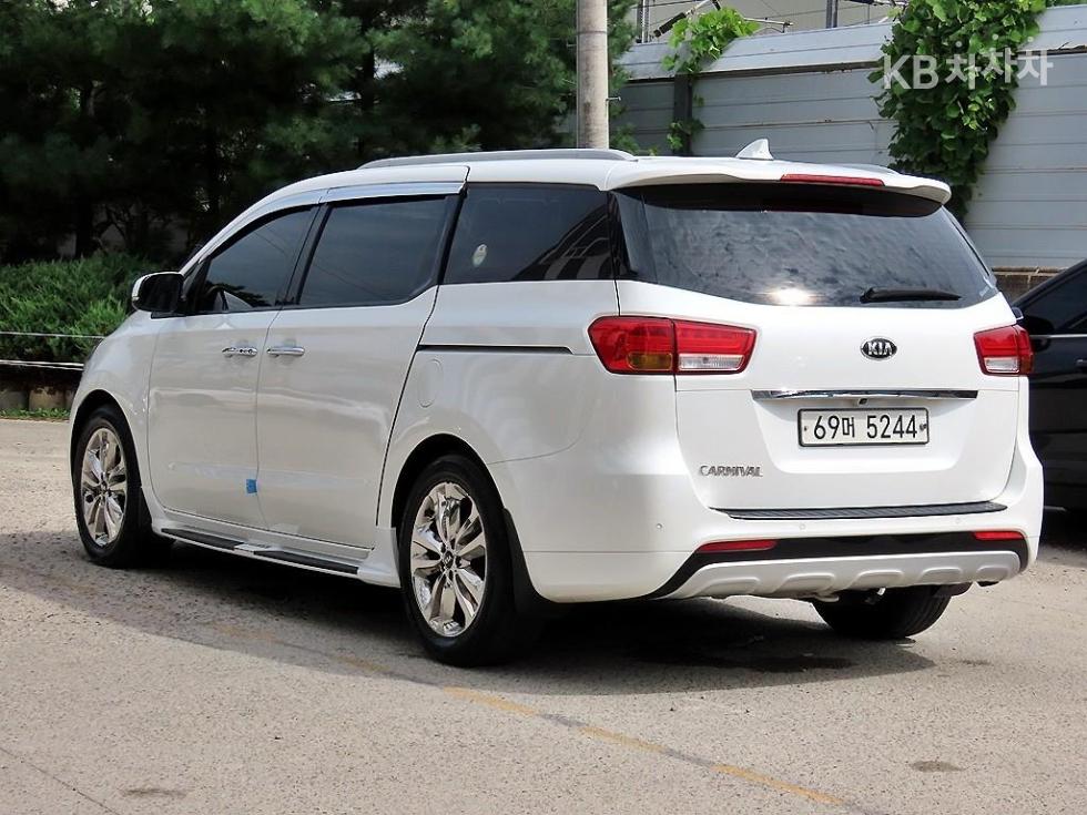 Kia Carnival — miniaturë 3