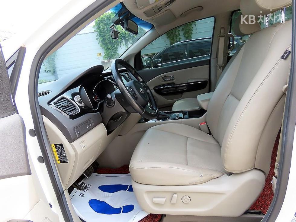 Kia Carnival — miniaturë 5