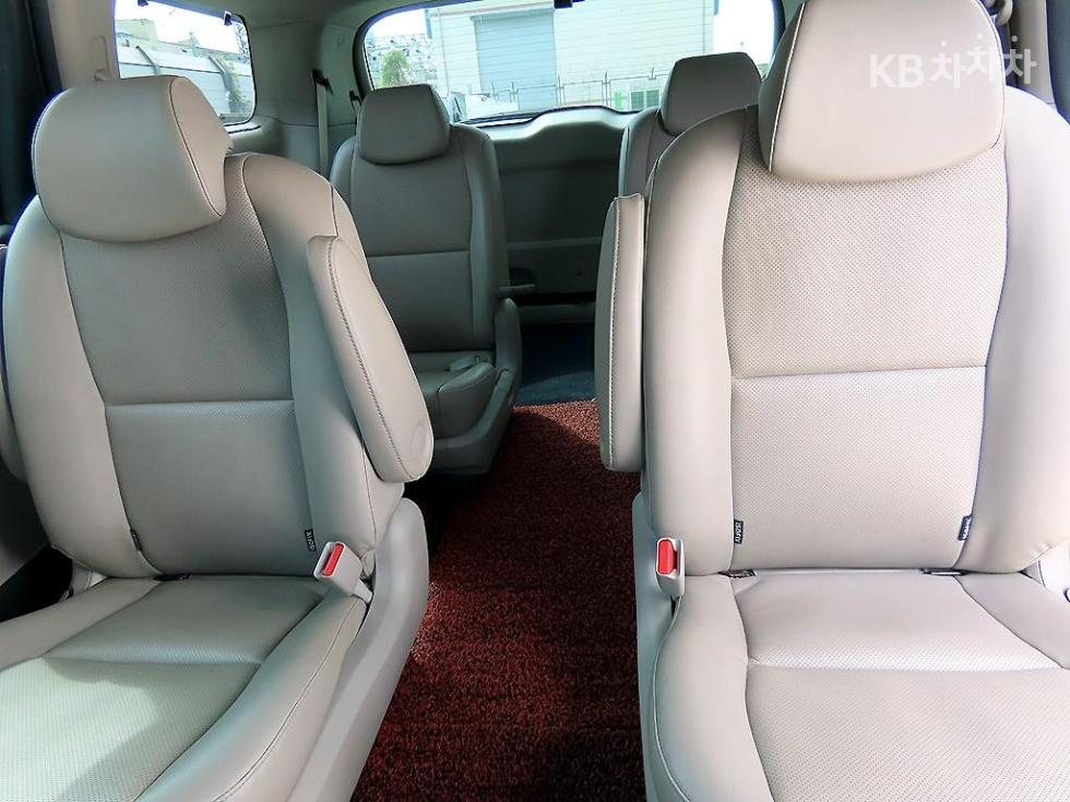 Kia Carnival — miniaturë 7