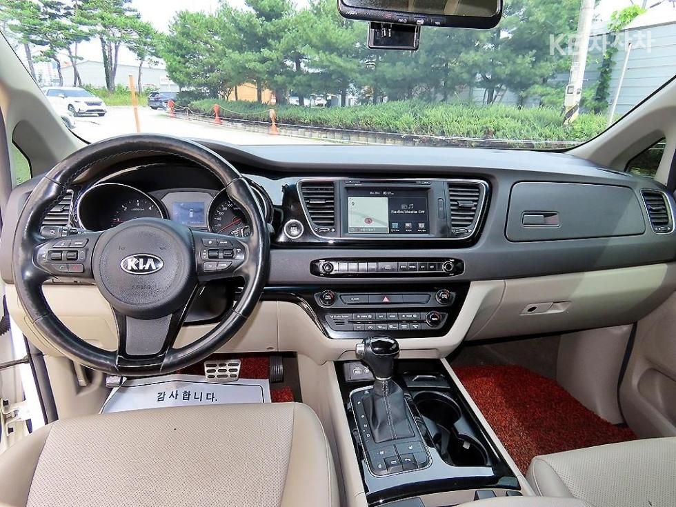 Kia Carnival — miniaturë 8