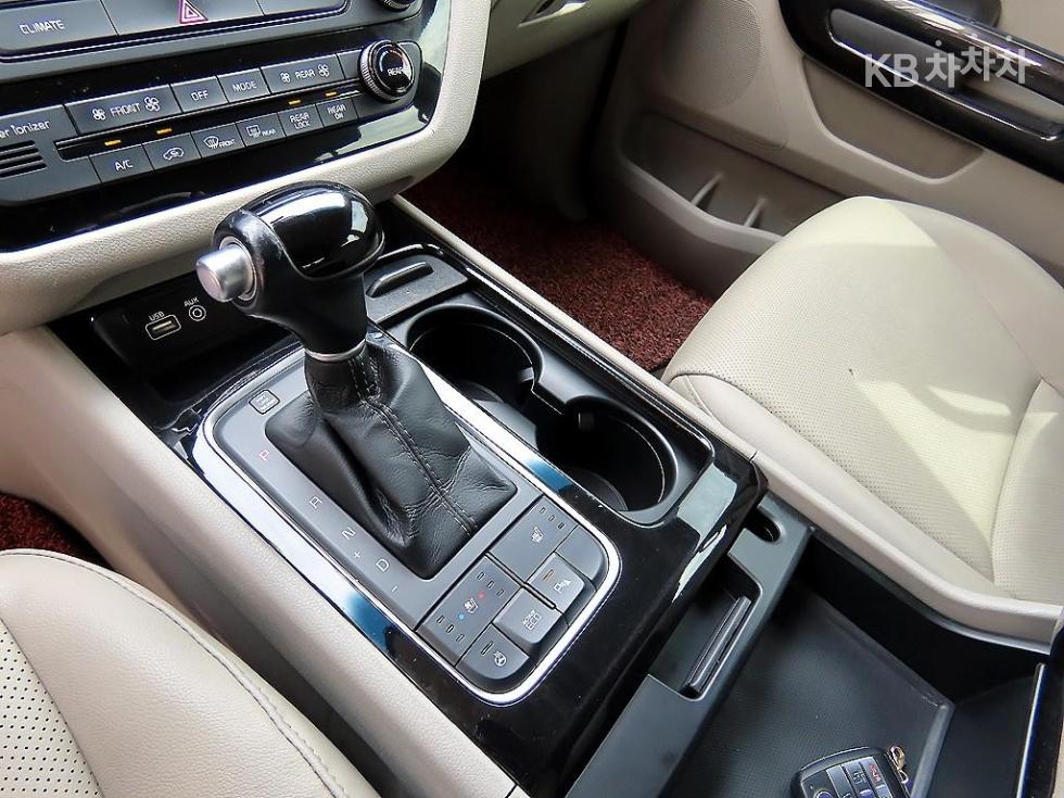 Kia Carnival — miniaturë 11