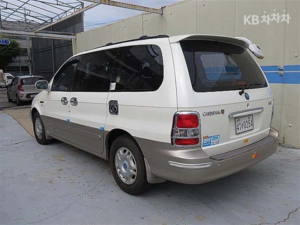 Kia Carnival — miniaturë 4